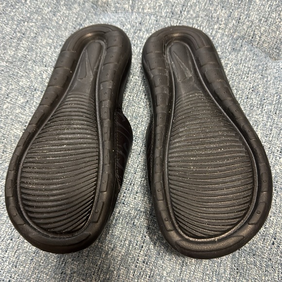 Women’s Nike Slides EUC - Picture 3 of 5